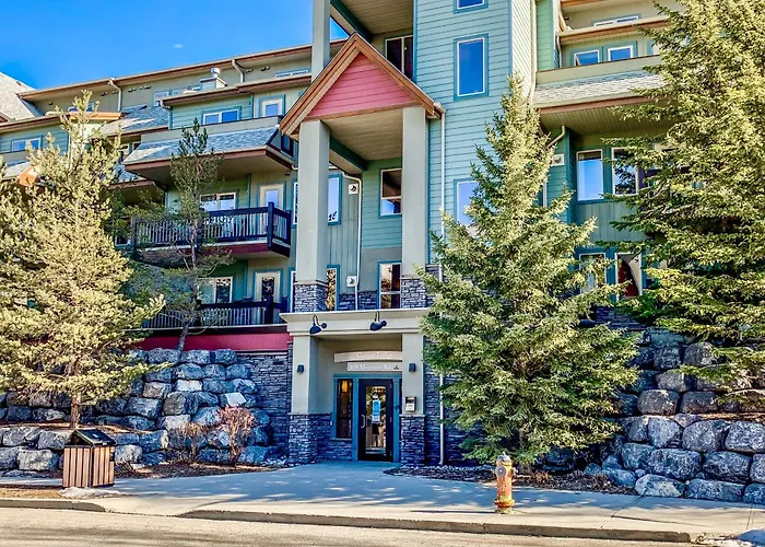 Canmore Mountain View Loft Apartment Heated Outdoor Pool