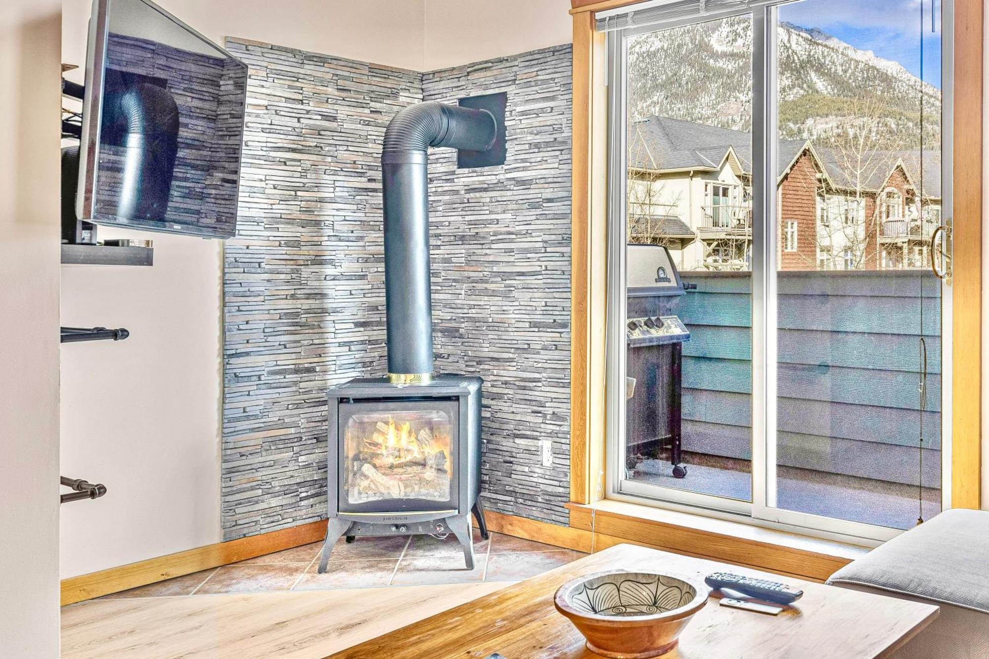 Mountain View Loft Heated Outdoor Pool * Canmore
